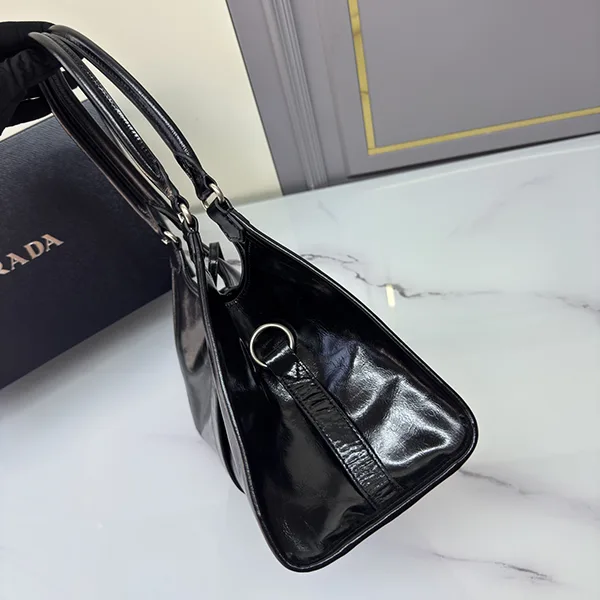 【新作 シンプル♪】プラダ ミディアムレザートートバッグ 1BG5632CY