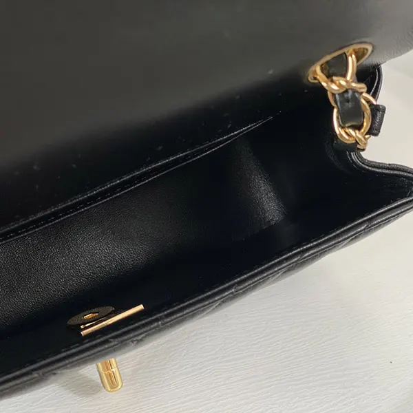 シャネル コピー ミニマトラッセ Vステッチ チェーン ショルダーバッグ