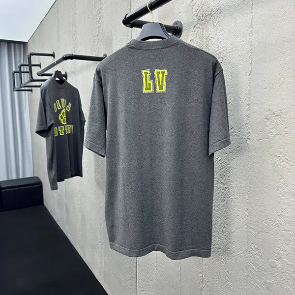 【愛犬家にはたまらない】ルイヴィトン Tシャツ コピー エンベリッシュドショートスリーブコットンクルーネック 1agjsa