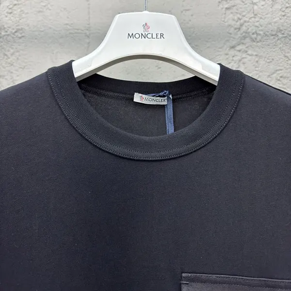 希少 モンクレール 胸ポケット付 コットン Tシャツ n級品 moe29574