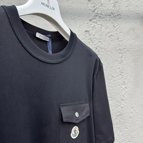 希少 モンクレール 胸ポケット付 コットン Tシャツ n級品 moe29574
