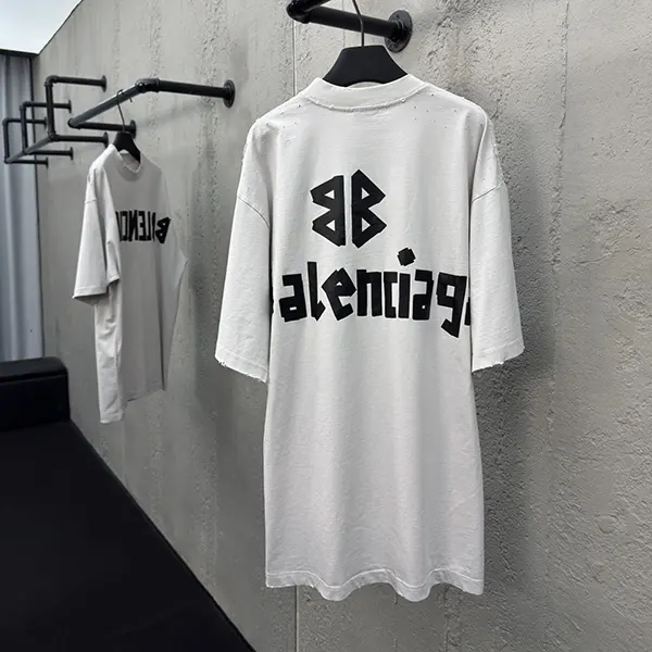 バレンシアガ TAPE TYPE Tシャツ ミディアムフィット bax90226