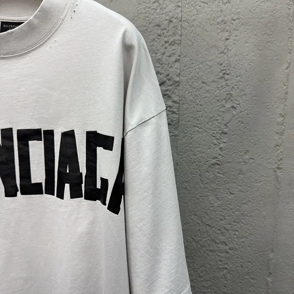 バレンシアガ TAPE TYPE Tシャツ ミディアムフィット bax90226
