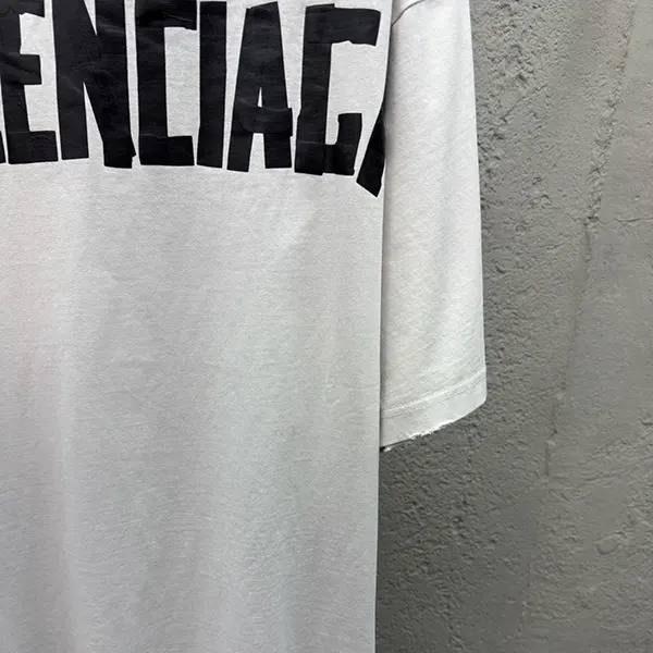 バレンシアガ TAPE TYPE Tシャツ ミディアムフィット bax90226