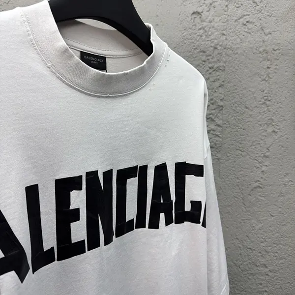 バレンシアガ TAPE TYPE Tシャツ ミディアムフィット bax90226