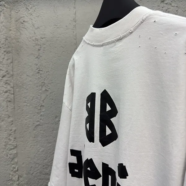 バレンシアガ TAPE TYPE Tシャツ ミディアムフィット bax90226