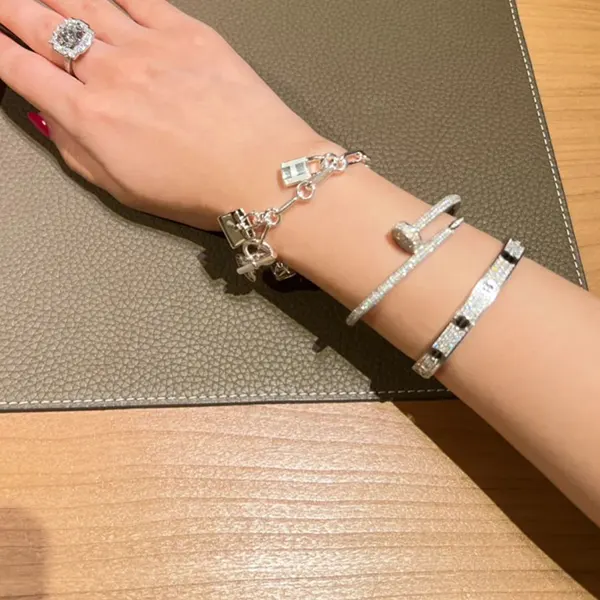 大人気!エルメス 5Sacs シルバー コピー ブレスレット バッグモチーフ ert54130