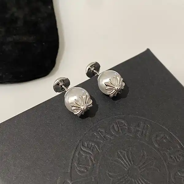 クロムハーツ × ミキモト CHプラスパールピアス コピー K18WG ホワイト