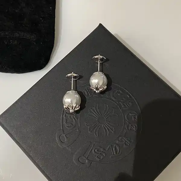 クロムハーツ × ミキモト CHプラスパールピアス コピー K18WG ホワイト