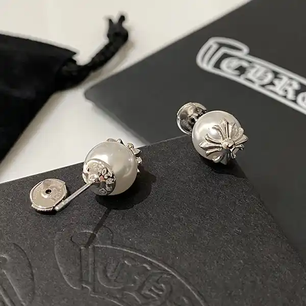 クロムハーツ × ミキモト CHプラスパールピアス コピー K18WG ホワイト