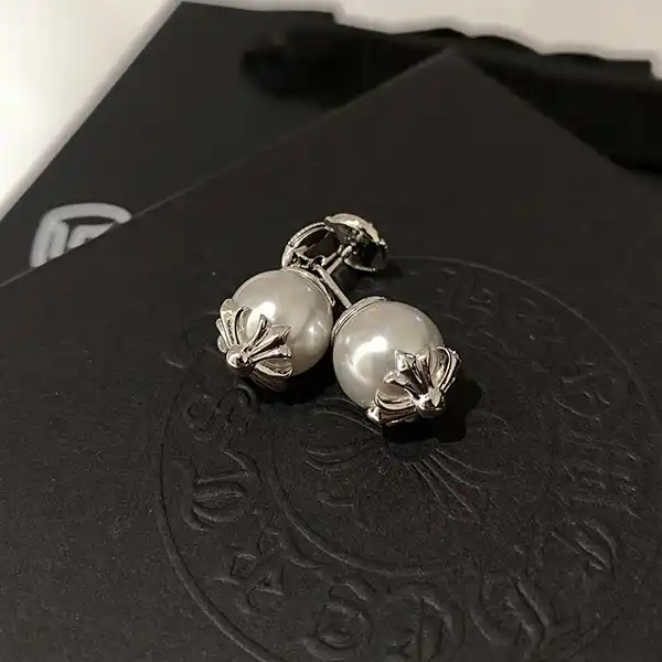 クロムハーツ × ミキモト CHプラスパールピアス コピー K18WG ホワイト