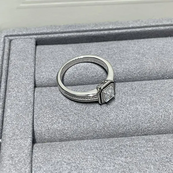 目を惹くカラー ブシュロン リング n級品 ヴァンドーム リズレ ソリテール bua58014