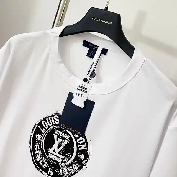 さらりと着られる☆ルイヴィトン LVスタンプ Tシャツ 偽物 1AHIZ8