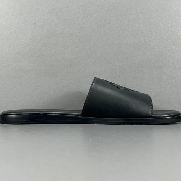 目を惹く逸品！クロムハーツ CHプラス レザー サンダル コピー Kuz65312