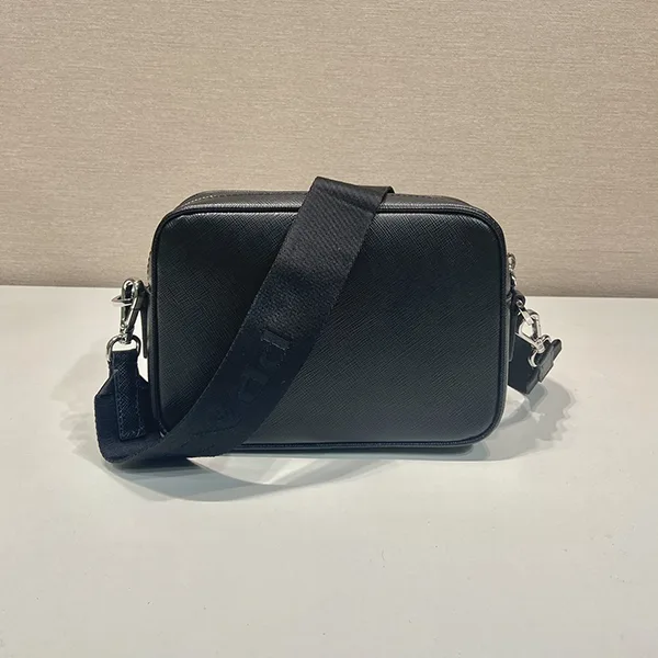 プラダ◆メンズ サフィアーノレザー ショルダーバッグ パロディ pux85622