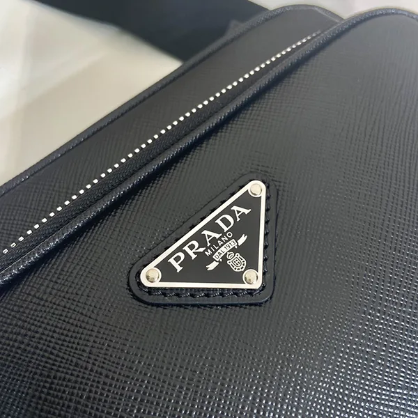 プラダ◆メンズ サフィアーノレザー ショルダーバッグ パロディ pux85622