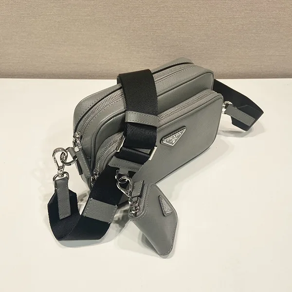 【お洒落☆シンプル】プラダ◆メンズ サフィアーノレザー ショルダーバッグ コピー puk66836