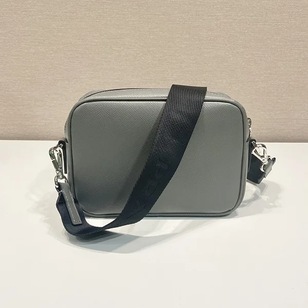 【お洒落☆シンプル】プラダ◆メンズ サフィアーノレザー ショルダーバッグ コピー puk66836