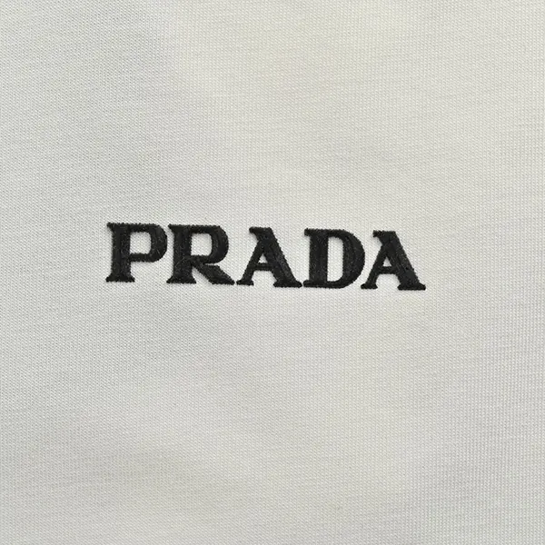プラダ クルーネック Tシャツ コピー ロゴ付 半袖 puz49865