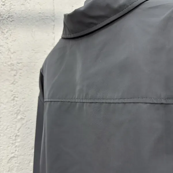 プラダ Re-Nylon ウィンドブレーカー シャツ puz99115