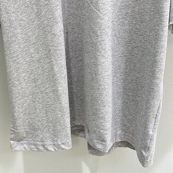 アレキサンダーワン コピー ライトグレー コットン ボクシーロゴ tシャツ UCC3251