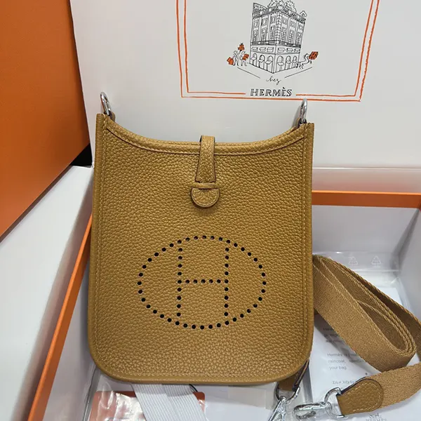 すぐ届く エルメス n級品 ミニエヴリン TPM ブラウン バッグ eru23191