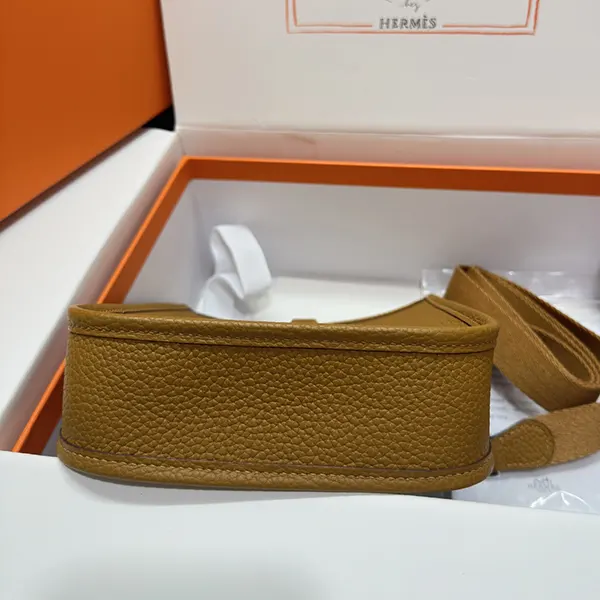 すぐ届く エルメス n級品 ミニエヴリン TPM ブラウン バッグ eru23191