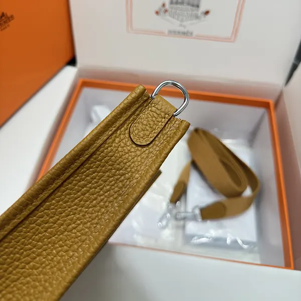 すぐ届く エルメス n級品 ミニエヴリン TPM ブラウン バッグ eru23191