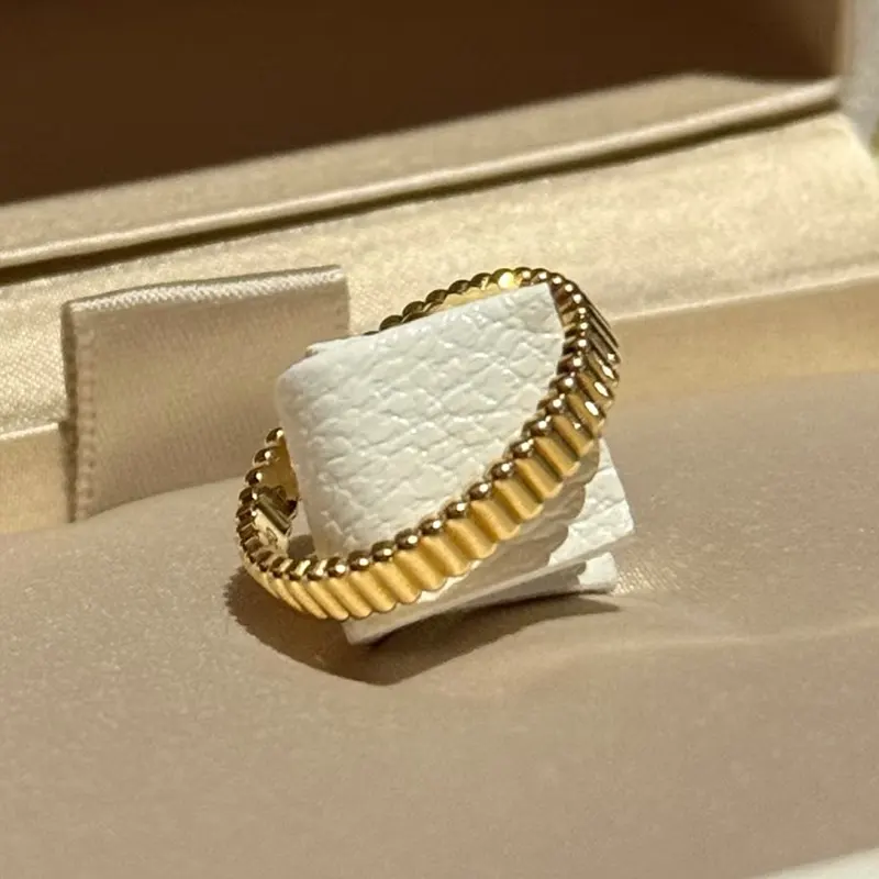 大特価】BOUCHERON フェイク キャトル グログラン リング スモール
