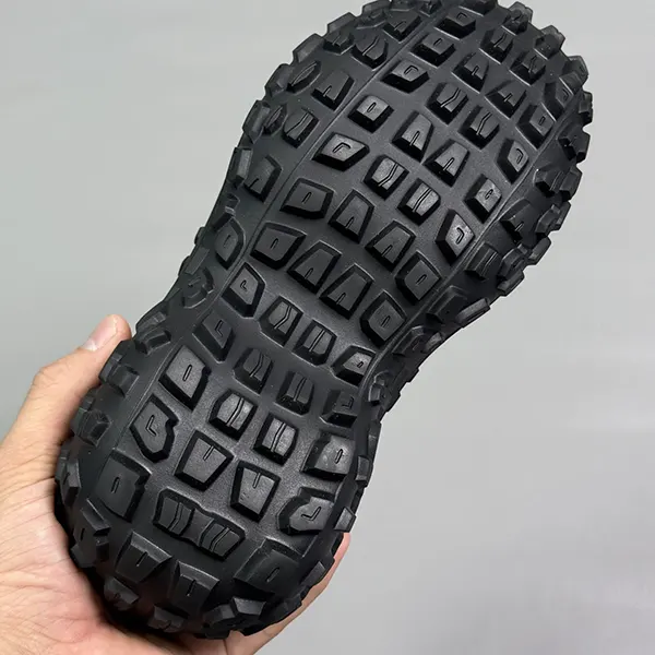 バレンシアガ バウンサー クロッグス スーパーコピー baj17242