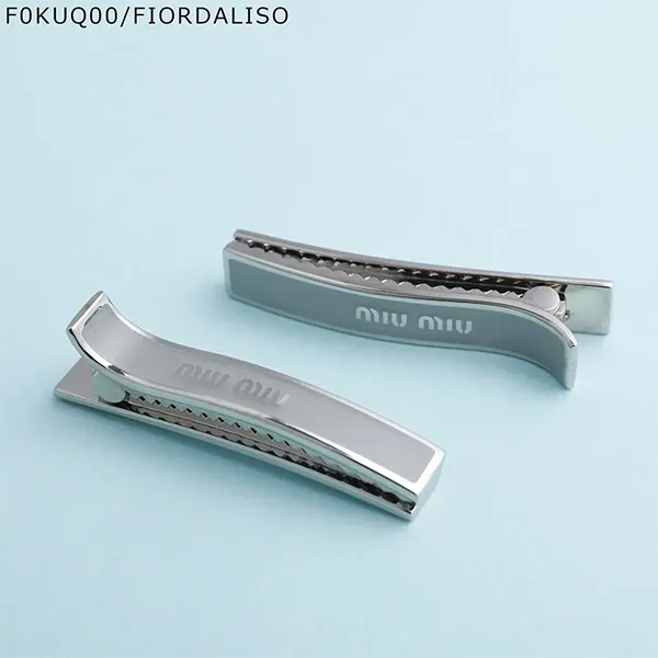 ミュウミュウ ヘアクリップ 偽物 メタル ロゴ 5JF1362