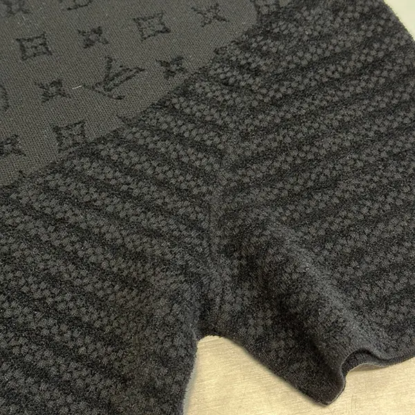 【上品◎】ルイヴィトン コピー グラフィックジャカード ショートスリーブクルーネック 1AHCMP