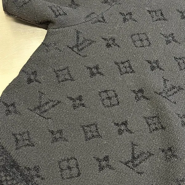 【上品◎】ルイヴィトン コピー グラフィックジャカード ショートスリーブクルーネック 1AHCMP