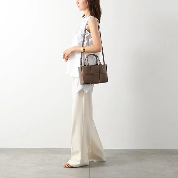 注目★ボッテガヴェネタ ハンドバッグ 偽物 MINI ARCO TOTE ミニ アルコ トートバッグ カラー4色 709337