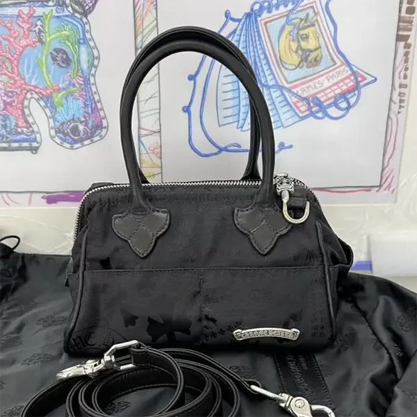 定番 クロムハーツ マルチロゴ ショルダー ハンド バッグ スクロール Kum70568