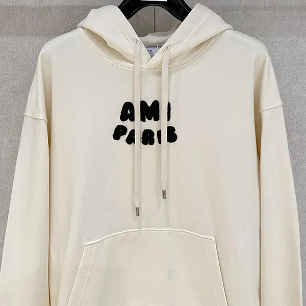 【新作2025AW】アミパリス パッチ パーカー 偽物 ホワイト ami84558
