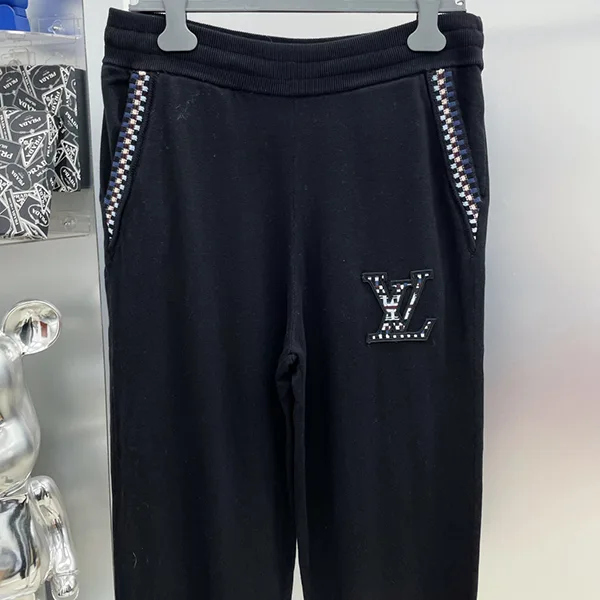ルイヴィトン《ニットスウェットパンツ 偽物》ブラック ロゴ 1AHVN