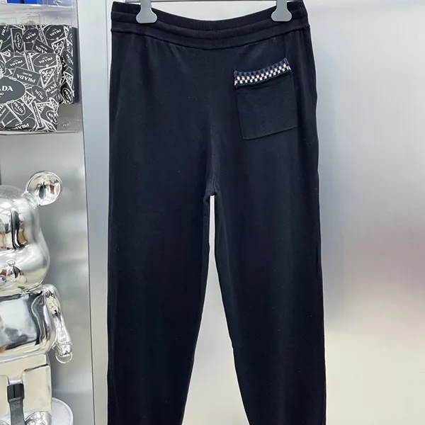 ルイヴィトン《ニットスウェットパンツ 偽物》ブラック ロゴ 1AHVN