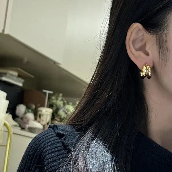 セリーヌ シンプルHOOPSゴールドピアス 激安 Cet90488