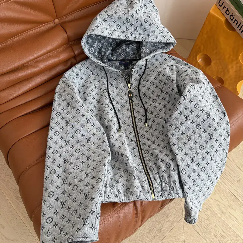 すぐ届くルイヴィトン モノグラム ブークレフーディ フェイク 1AHZN9