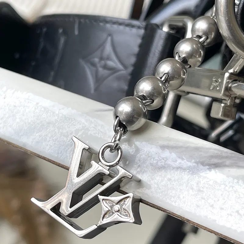 高級ブランドルイヴィトン キーポル カーゴ 25 ショルダーバッグ M13988