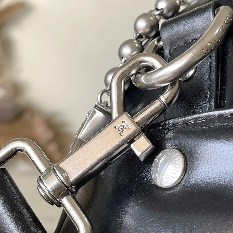 高級ブランドルイヴィトン キーポル カーゴ 25 ショルダーバッグ M13988