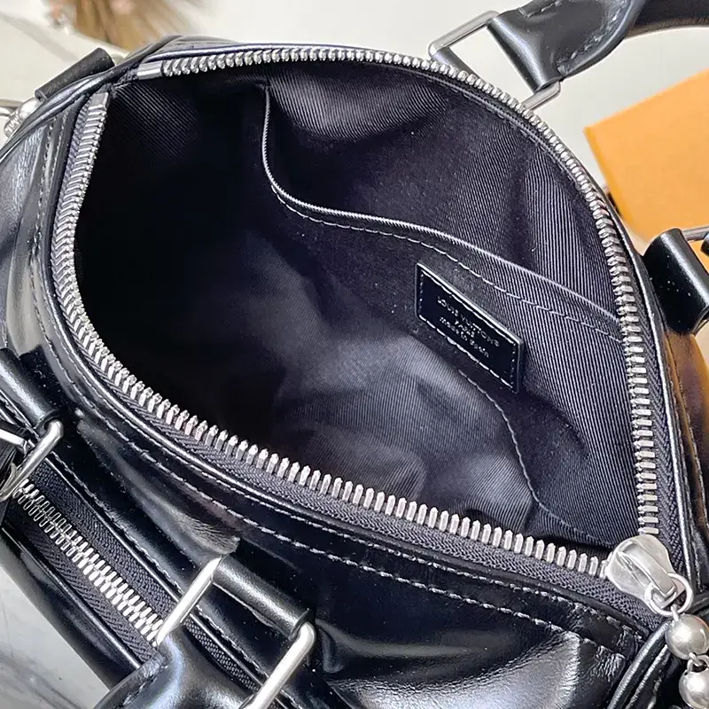高級ブランドルイヴィトン キーポル カーゴ 25 ショルダーバッグ M13988