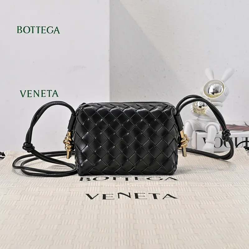 ギフトに最適ボッテガヴェネタ コピー ループ メタル ノット クロスボディバッグ bos12343