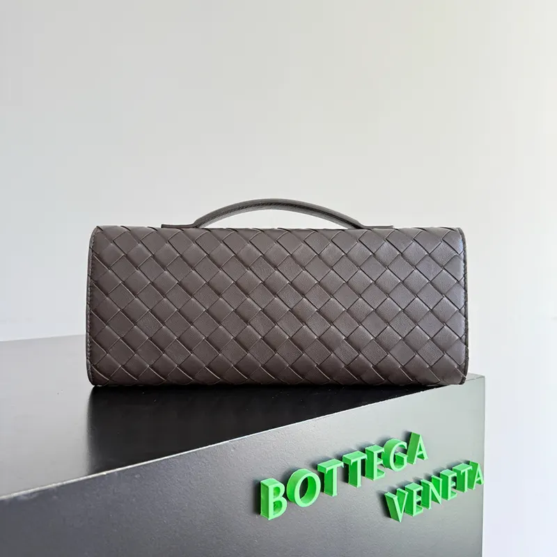 追跡付ボッテガヴェネタ クラッチ ハンドル付 Intrecciato コピー商品 boc48111