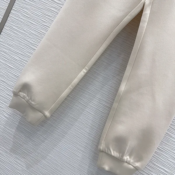 定番【ルイヴィトン 上下セット 偽物】アクセントジップアップフーディ vug43896