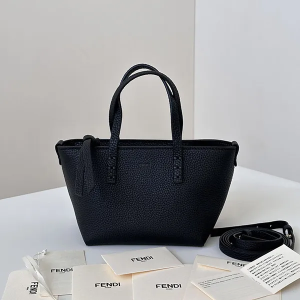 超人気☆フェンディ 偽物 ロール セレリア トートバッグ feg56995
