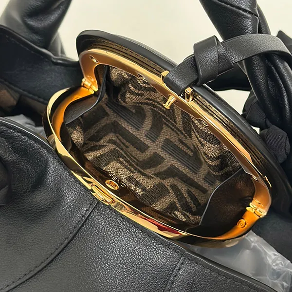 フェンディ 25FW SPY ブラックカーフレザー スパイバッグ 偽物*スモール feg22131