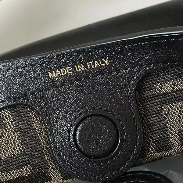 フェンディ 25FW SPY ブラックカーフレザー スパイバッグ 偽物*スモール feg22131