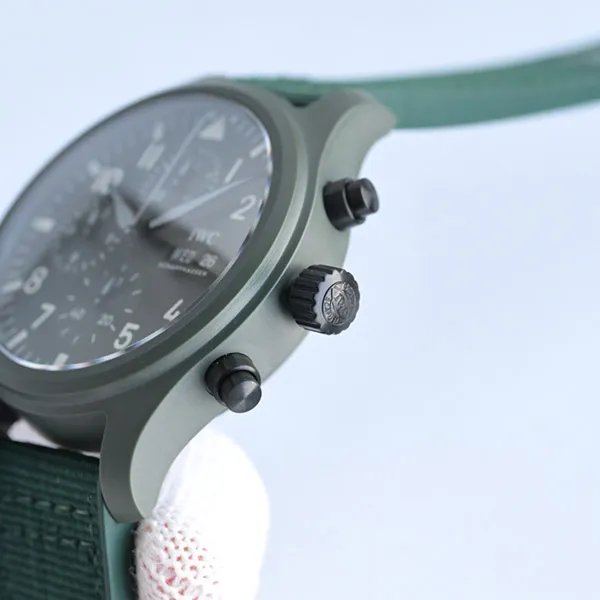 IWC スーパーコピー パイロット ウォッチ クロノグラフ トップガン “ウッドランド” IW389106